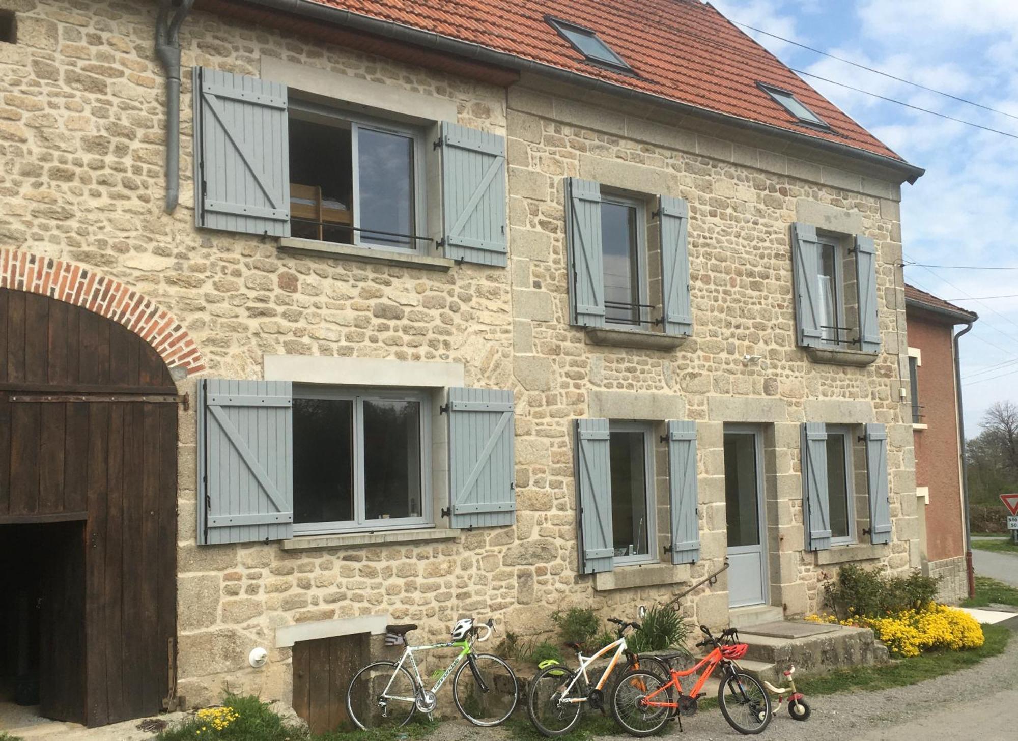 Roue D'Escampette Gite D'Etape Et De Sejour Champagnat  Exterior foto
